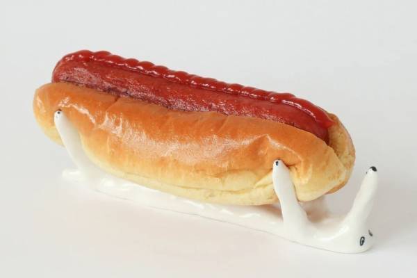 “黒耳の犬”のホットドッグホルダー＆アイスクリームホルダー、エレオノール・ボストロムの新作で