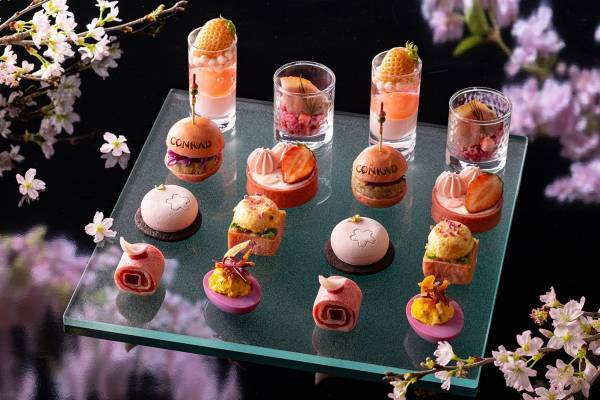コンラッド東京「夜桜ハイティー」夜景と共に楽しむ“桜＆苺スイーツ”や桜色バンズ、ワインなど