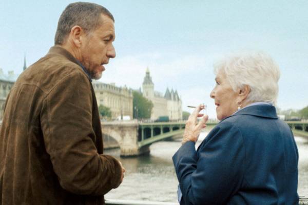 映画『パリタクシー』訳ありマダム＆崖っぷち運転手が行く、"パリの寄り道”を描いた感動作