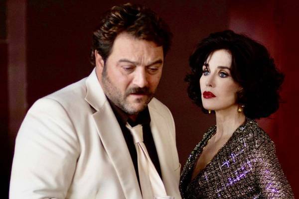 フランソワ・オゾンの映画『苦い涙』主演ドゥニ・メノーシェ、愛に翻弄される映画監督と青年