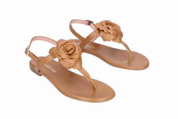 プリティ・バレリーナ23年春夏新作、“花咲く”レザーシューズ＆“クリスタル輝く”ミュールなど