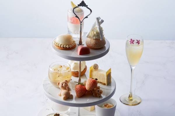 ルワンジュ東京「ホワイトデー」アフタヌーンティー、“純白に染まる”レアチーズケーキや淡色テディベア