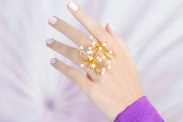 スペイン発アクセサリー「マム」“たんぽぽの綿”風パールリング＆メタリックなドームリングなど