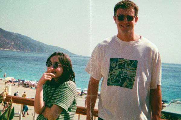 映画『aftersun／アフターサン』若き父と過ごした“20年前の夏の思い出”を辿る物語