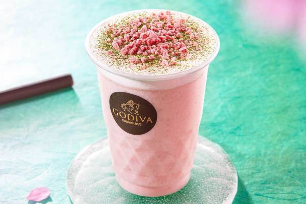 ゴディバの新作「春の訪れ 桜ショコリキサー」ホワイトチョコ×桜あん、淡いピンク色の限定ドリンク
