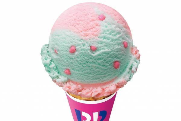 サーティワン「コットンキャンディ パステル」わたがし風味のアイスクリーム×“サクサク”チョコパフ