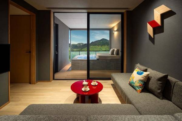 星野リゾートの温泉旅館「界 奥飛騨」開業、露天風呂付き客室＆湯けむり楽しむテラスや中庭