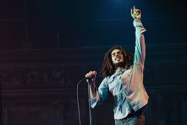 映画『ボブ・マーリー：ONE LOVE』伝説のレゲエミュージシャンの波乱万丈な生涯を描く