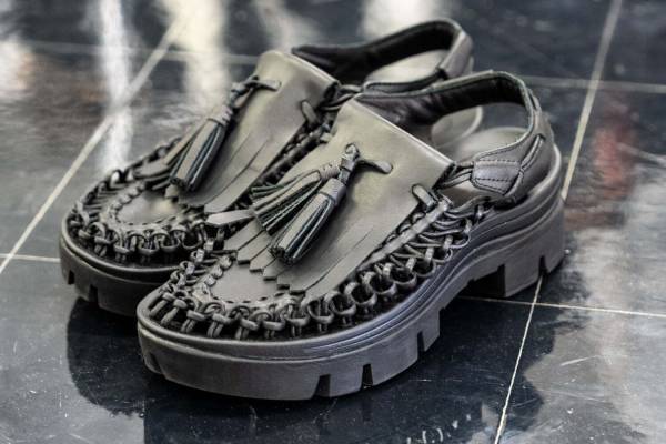 ノワール ケイ ニノミヤ×キーン「ユニーク」をアレンジしたコラボシューズ、ブーツやメリージェーンなど