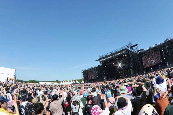 音楽フェス「ライジングサンロックフェスティバル 2024」スピッツやスカパラ、Vaundyら出演