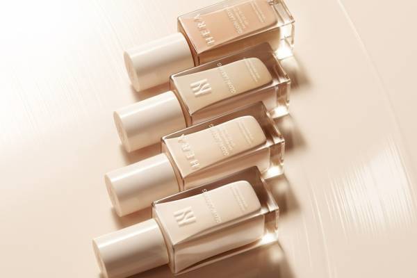 韓国コスメ「ヘラ」24年春ベースメイク、“長時間ツヤ肌”のグロウ ラスティング ファンデーション