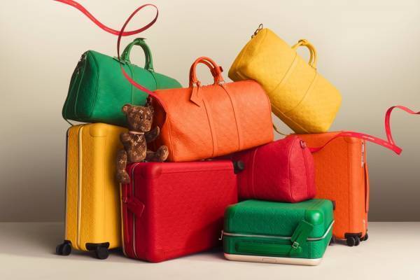 ルイ・ヴィトンより、モノグラムの”カラフル”スーツケースや旅行バッグ