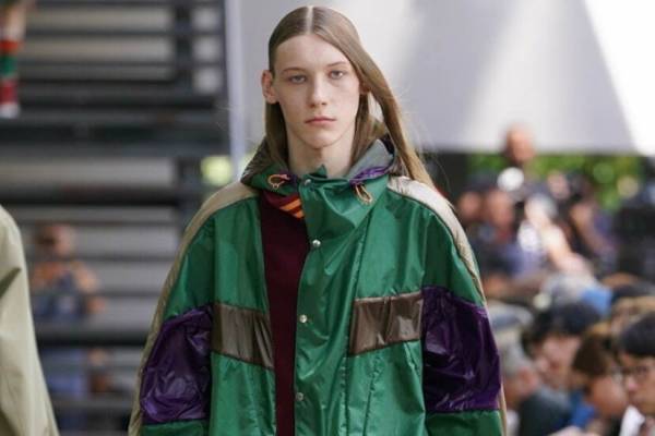 カラー24年春夏ウェア、“スキーウェア”風オーバーオールやカラーブロックの春アウター