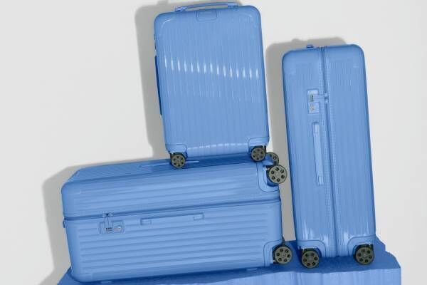 リモワの人気スーツケース「エッセンシャル」美しい海に着想した新色&quot;シーブルー”、ポーチなども