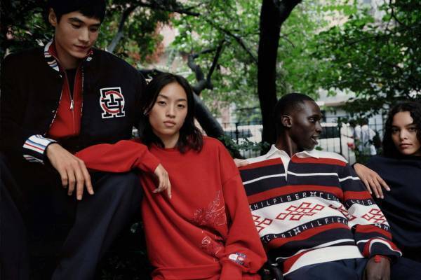 トミー ヒルフィガーとクロット、“リバーシブル”ダウンやコラボロゴを配したジャケット＆カーディガン