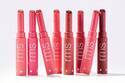 アールエムエス ビューティー24年春コスメ、“美容液成分”でうるおいケアする高発色リップスティック