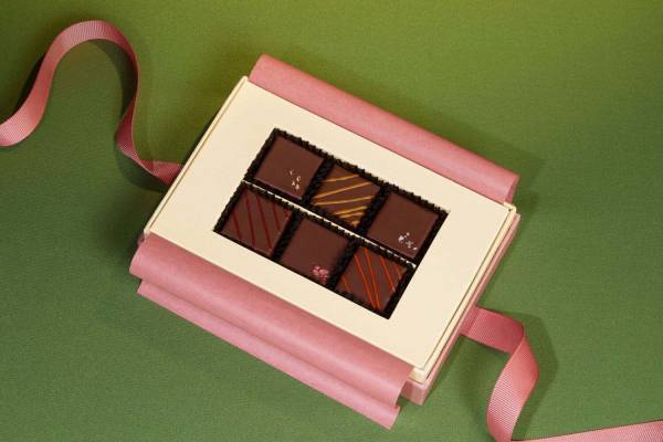 グッチのレストラン24年バレンタインチョコ、"ゆず×酒粕”やヘーゼルナッツなど和洋折衷の6フレーバー