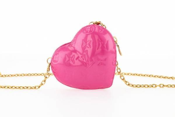 ルイ・ヴィトン“ハート型”バッグ「キープ・マイ・ハート」ネオンピンクのモノグラム・パターンなど