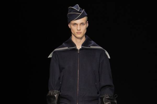 エンポリオ アルマーニ 2024年秋冬コレクション - 冬の海、厳しさにきらめく華やぎ