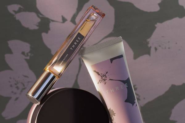 THREE24年春コスメ“桜の樹”着想フレグランス＆多幸感さくらピンクの極薄ルースパウダー