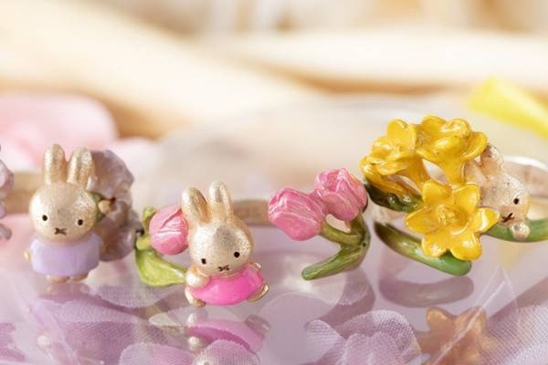 “ミッフィー＆誕生花”のリングがフラワーミッフィーで、スイートピーやスズランモチーフなど全12種