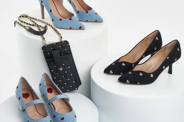 ダイアナの24年バレンタイン限定シューズ、“デニム×ハートモチーフ”の美脚パンプスやメリージェーン