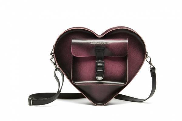 ドクターマーチン「ハート バッグ」ダークなピンクグラデレザー、厚底ブーツやサッチェルも