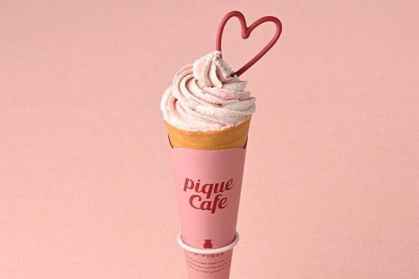 ジェラート ピケ カフェ“赤いハート”を飾った「ベリーチョコレートクレープ」濃厚ビターチョコ味も