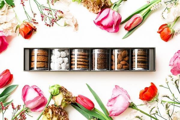 青山のパティスリー「アン グラン」24年バレンタイン限定クッキー詰め合わせ、カカオの風味豊かな6種