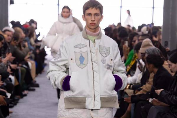 sacai 2024年秋冬コレクション - 大胆なシルエットに交錯するクラシック