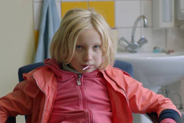 映画『システム・クラッシャー』社会のどこにも居場所のない9歳の少女がもがき突き進む物語