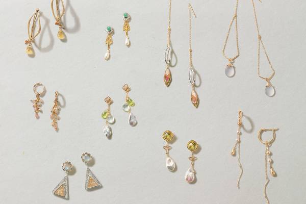 アガット24年春カラーストーンジュエリー、“平安女性の扇”着想ピアスや帯締め風デザインのイヤーカフ