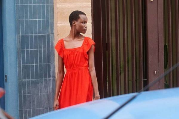 ユニクロ：シー24年夏新作 - チェック柄ブラウスやサマーニット、“背中開き”ワンピースなど