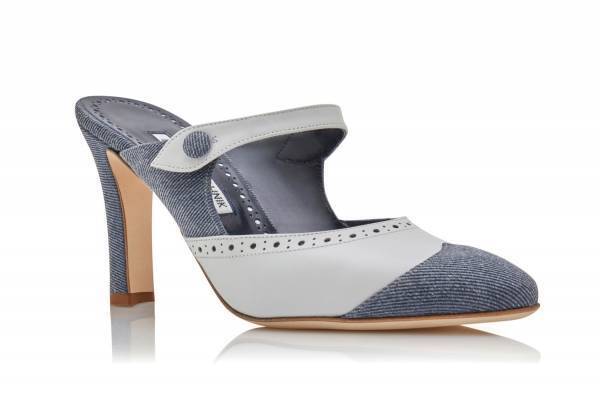 マノロ ブラニク“地中海”のようなブルーデニムシューズ、白いレザーを配したミュールやアンクルブーツ