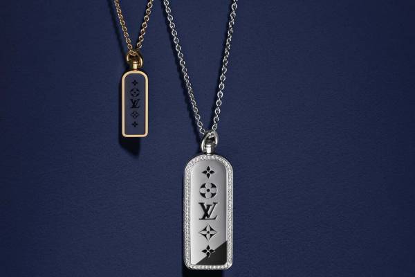 ルイ・ヴィトン24年春ファインジュエリー、“デニム着想”ブルーチタニウム＆ゴールドのペンダント