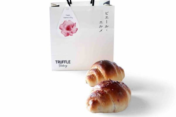 トリュフベーカリー×Made in ピエール・エルメ、白トリュフの塩パンや“ローズ香る”限定パン