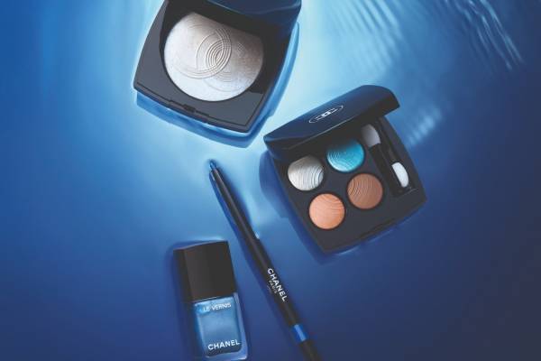 シャネル「神秘的な海」着想の24年夏コスメ、“深海ブルー”が煌めく4色アイパレ＆貝殻ハイライト