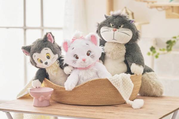 ディズニーストア“猫キャラ”グッズ、ルシファーのふんわりルームシューズ＆マリーのぬいぐるみ
