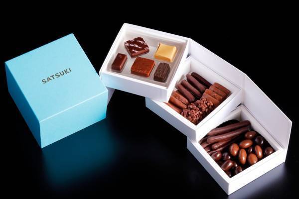 ピエール・エルメ・パリ＆SATSUKIオリジナルチョコ入り3段ボックス、ホテルニューオータニ幕張で