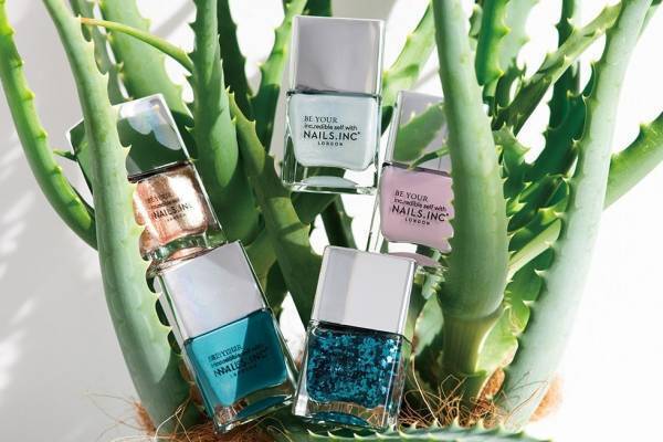 ネイルズ インク24年春ネイル、“アロエ風グリッター”輝くグリーン＆甘い蜜のようなピンクパール