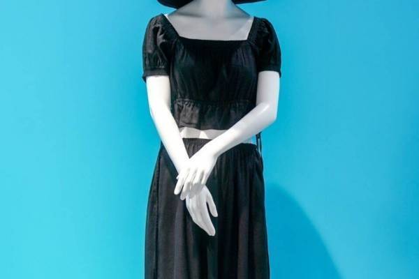 「ユニクロ：シー」24年夏のおすすめは？“背中開き”ワンピやトップスなど夏コーデ必須アイテムを紹介