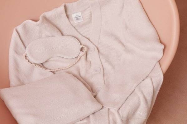 ジェラート ピケ＆ナース服「クラシコ」新作“しっとりなめらか”ブランケットやカーディガン