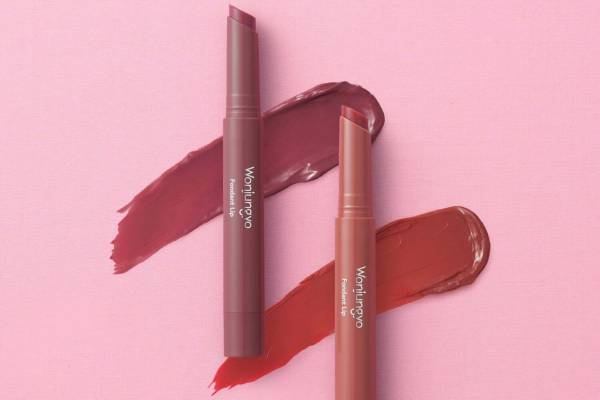 ウォンジョンヨ24年春コスメ“じゅわっと”とろける質感のツヤリップ、モーヴ系orコーラル系で