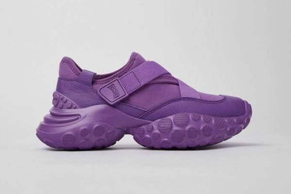 カンペール24年春夏“ウォータースポーツ”着想シューズ、ゴムボート型メリージェーンズなど