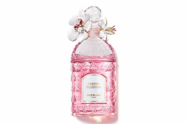 ゲラン“桜香る”24年春フレグランス「チェリーブロッサム」ボトルから取り外せる“桜リング”付き
