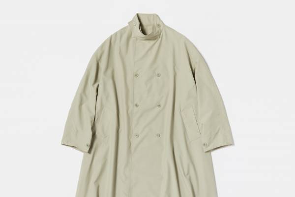 ガブリエラ コール ガーメンツ“撥水素材”のダブルコート、ランド オブ トゥモロー限定で
