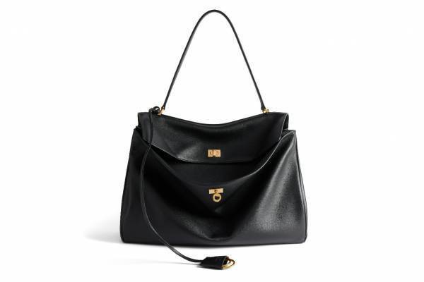 バレンシアガ24年夏バッグ「ロデオ」、“開けたまま”使用するレザーハンドバッグ