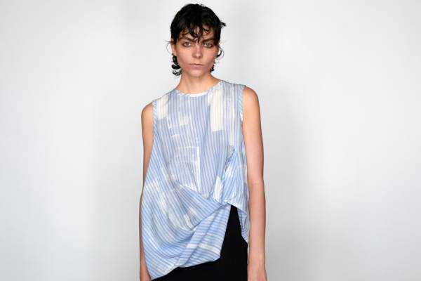 Y's アシンメトリーなギャザーブラウスや“ウールギャバジン素材”のフード付きロングコート