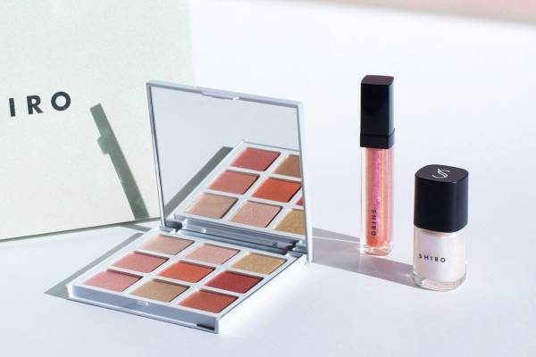 SHIRO「オーロラ」がテーマの24年春コスメ、“偏光パール煌めく”9色アイパレ＆リップオイル