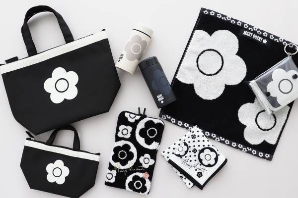 マリークヮント“モノトーン”ランチバッグ＆水筒、デイジーを散りばめたタオルやハンカチも